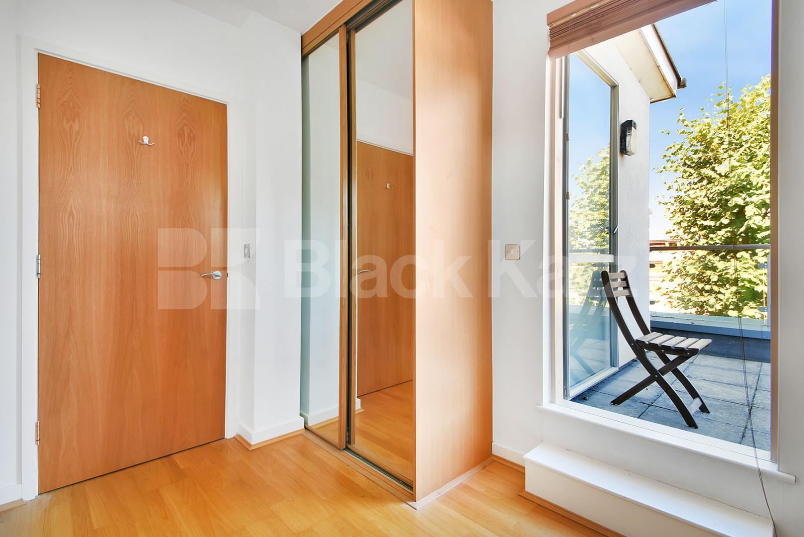 			Stunning Two Bedroom Property With roof Terrace !, 2 Bedroom, 1 bath, 1 reception Flat			 Womersley Road, Crouch End